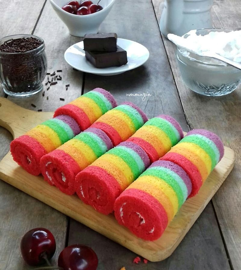 mini-rainbow-roll-cake