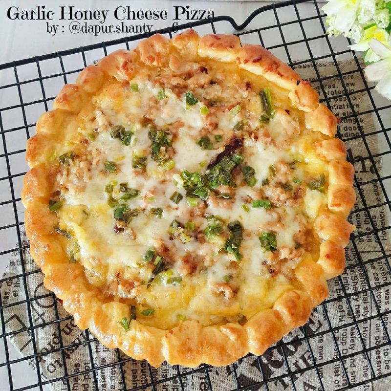 garlic-honey-cheese-pizza