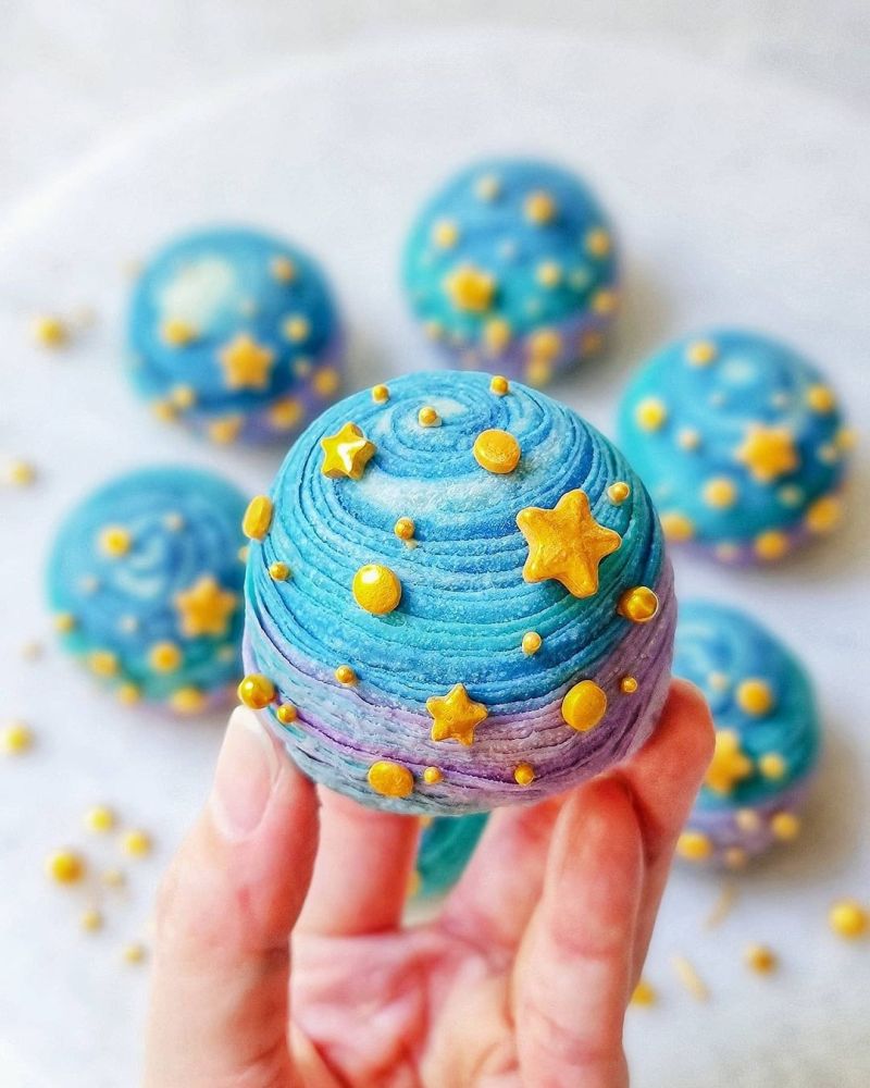 blue-galaxy-thousand-layers-spiral-mooncake