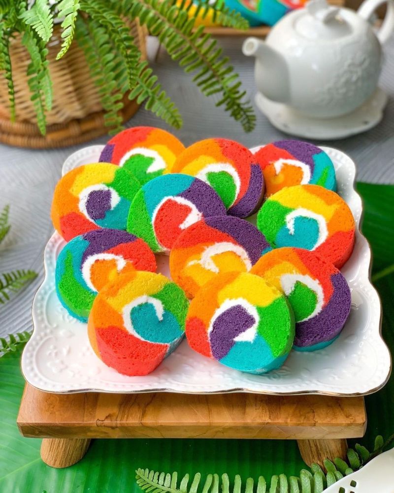 steamed-rainbow-roll-cake