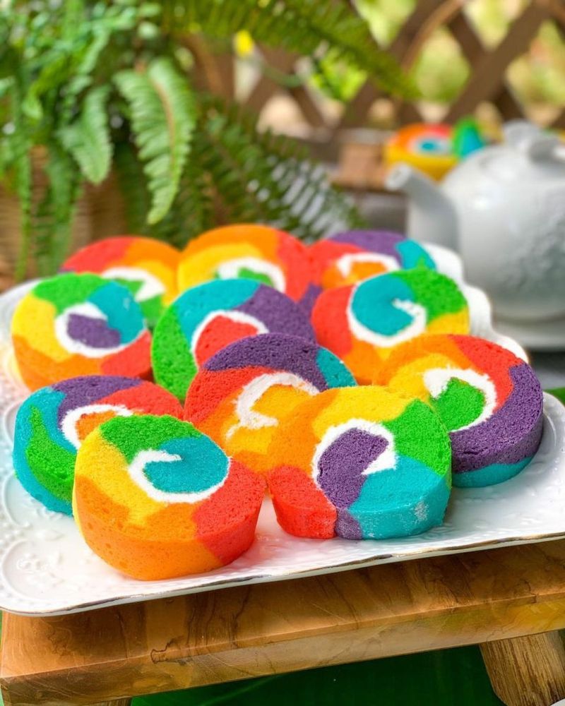 steamed-rainbow-roll-cake