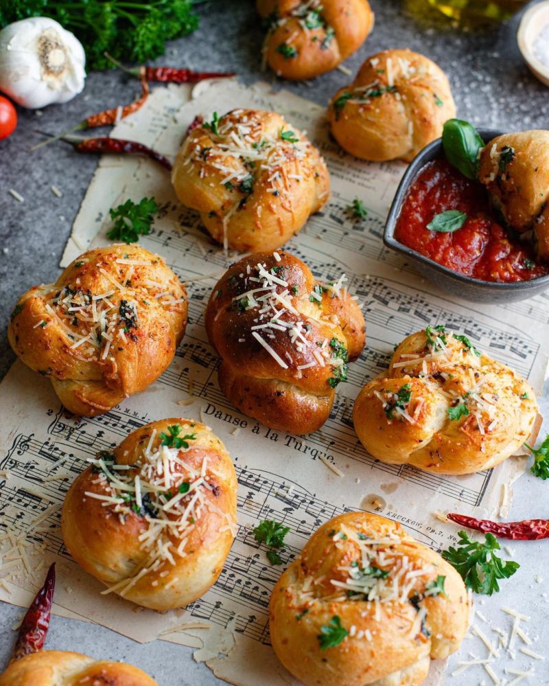 garlic-knots-bread