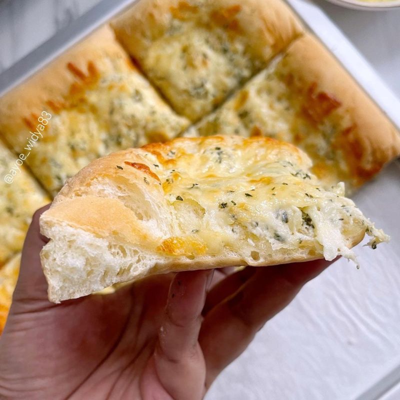 fluffy-garlic-cheese-bread