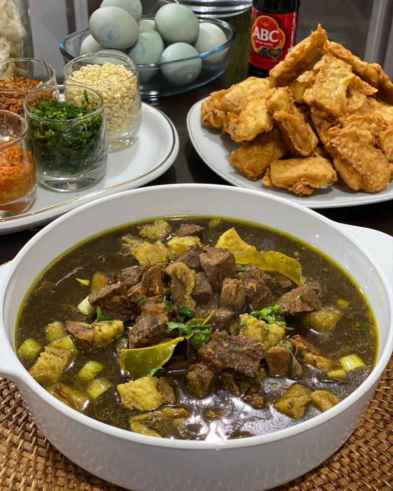 Begini Resep Lezatnya Rawon Daging Sapi Khas Jawa Timur.. Uwenake Rek