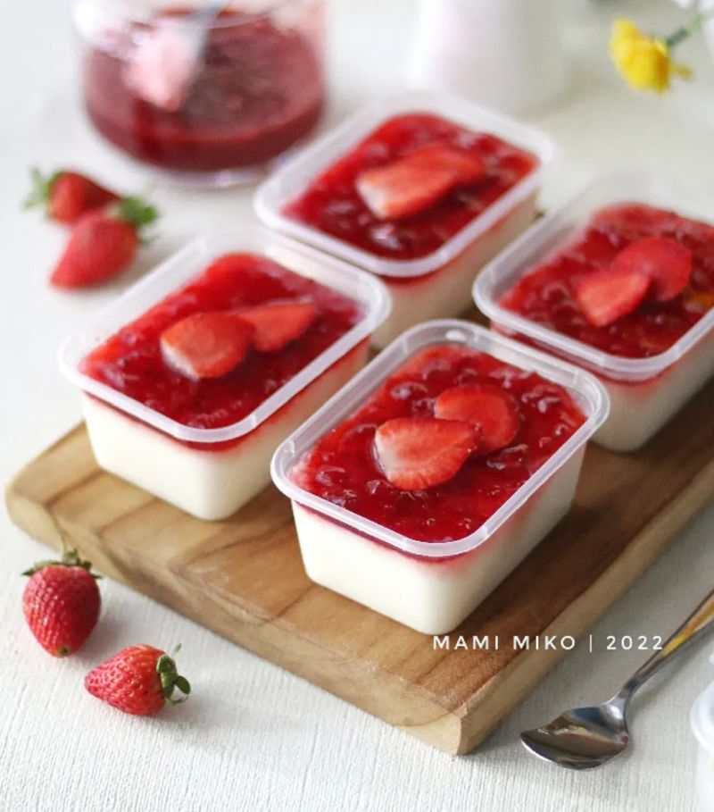 milky-pudding-strawberry-jam