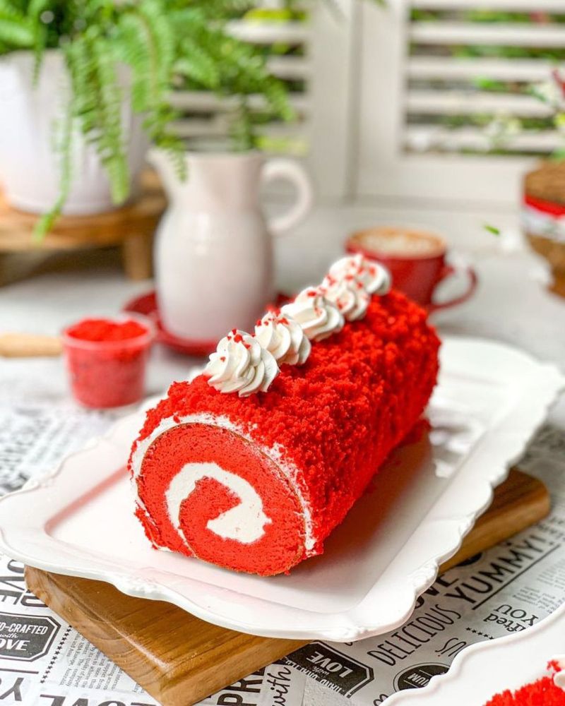 red-velvet-roll-cake